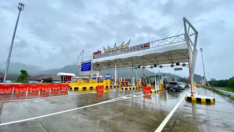 Dari gerbang tol Duku ko nanti bisa taruih ka bukiktinggi