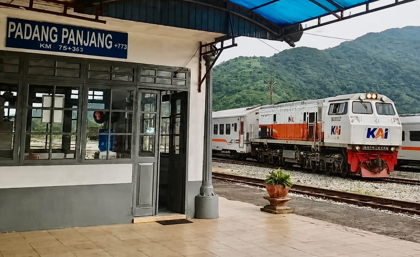 Stasiun Padang Panjang (ilustrasi AI)